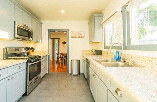 Glendora Casa | Elegant Comfort on Historic Route 66 Attractions