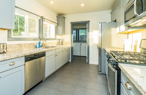 Glendora Casa | Elegant Comfort on Historic Route 66 Attractions