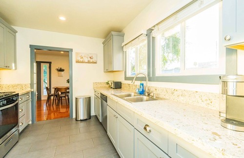 Glendora Casa | Elegant Comfort on Historic Route 66 Attractions
