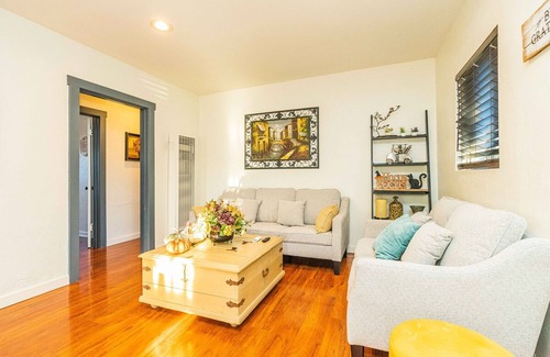 Glendora Casa | Elegant Comfort on Historic Route 66 Attractions