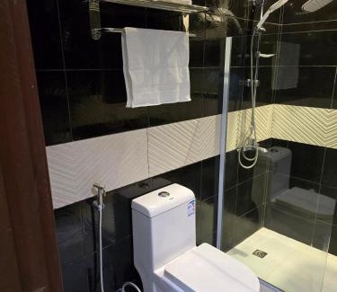 Al-Hamra'a Apartamento | Elegant & Comfortable Stay Near the Airport