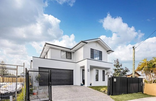 Upper Mount Gravatt Casa | Elegant & Convenient 4-Beds Villa w/ easy access