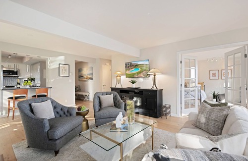 Toro Canyon Condominio | Elegant Condo in Exclusive Polo Field Complex with Desk & Fireplace!