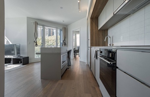 Downtown Montreal Condominio | Elegant Condo With Hot Tub