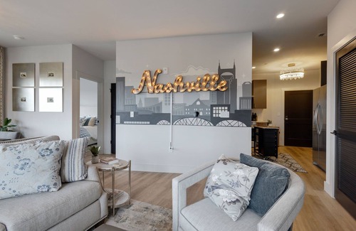 West End Condominio | Elegant Corner Penthouse with Private Balcony, Skyline Views, Pool, and Gym