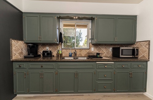 Porterville Casa | Elegant Cozy 3 Bedroom Home with Large Backyard