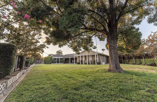 Porterville Casa | Elegant Cozy 3 Bedroom Home with Large Backyard