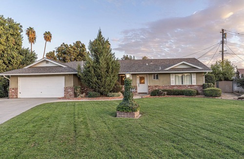 Porterville Casa | Elegant Cozy 3 Bedroom Home with Large Backyard