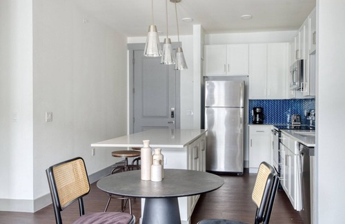 Govalle Apartamento | Elegant East Austin 1BR w/ Pool, Gym & W/D, nr airport, by Blueground