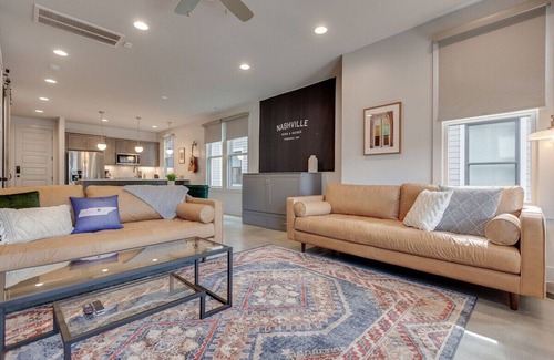 Greenwood Casa | Elegant East Nashville Townhouse Retreat
