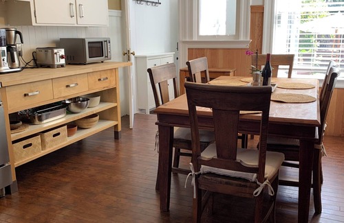 Russian Hill Condominio | Elegant Edwardian North Beach apt with parking