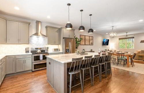Historic Waverly Casa | Elegant Elliott-2 Units-Hot Tub-Mins to 12 South