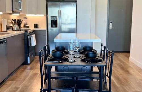 Lyon Street Apartamento | Elegant Escape 10 Min from Disneyland With Pool & GYM
