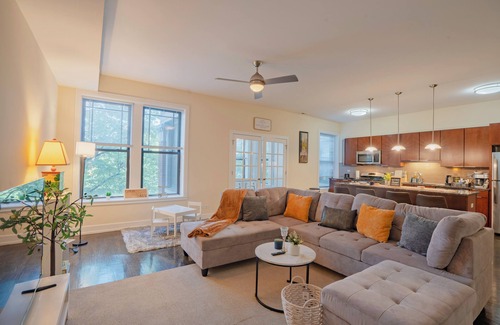 Kenwood Apartamento | Elegant Escape 4BR/3BA near UChicago & Obama Home