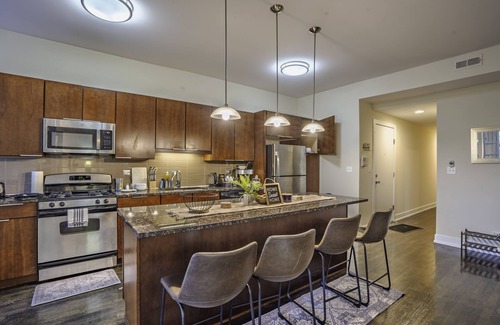Kenwood Apartamento | Elegant Escape 4BR/3BA near UChicago & Obama Home