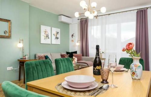 Budavar Apartamento | Elegant Escape by Buda Castle for Pleasure Seekers