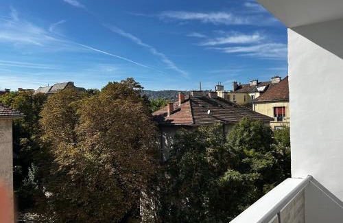 Budavar Apartamento | Elegant Escape by Buda Castle for Pleasure Seekers