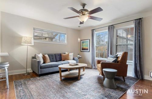 North Loop Casa | Elegant Escape Gourmet Kitchen and Outdoor Living