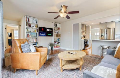 North Loop Casa | Elegant Escape Gourmet Kitchen and Outdoor Living