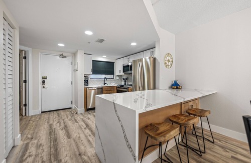 Belle Vista Condominio | Elegant Escape | St. Pete Beachfront Gem