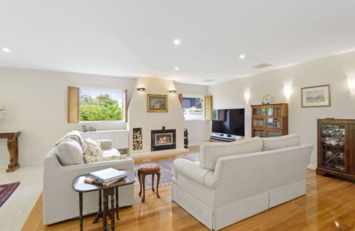 Merivale Casa | Elegant Family Home in Merivale