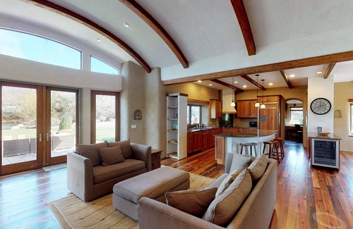 Kenwood Casa | Elegante finca de cinco acres con jacuzzi privado, estanque, cerca de bodegas