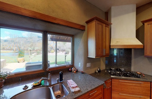 Kenwood Casa | Elegante finca de cinco acres con jacuzzi privado, estanque, cerca de bodegas