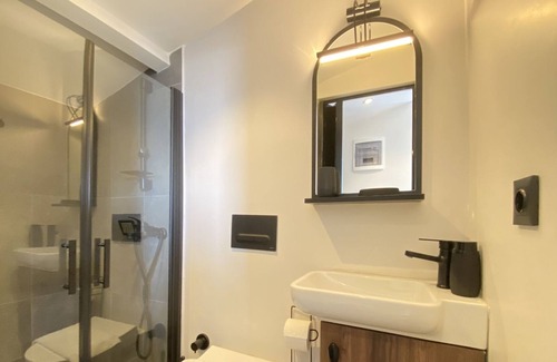 Cihangir Apartamento | Elegant Flat 10 min to Galata Tower, Istiklal Ave