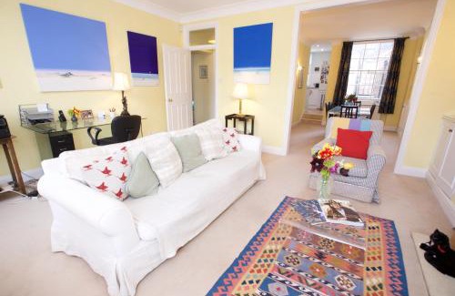 Warwick Apartamento | Elegant flat in Pimlico, close to Warwick Square