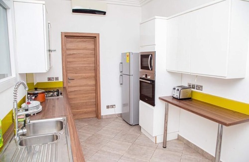 Teshie Apartamento | Elegant Four Bedroom Apartment