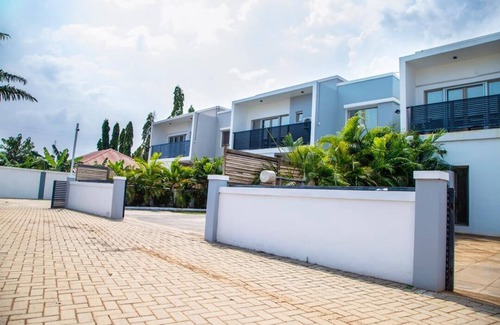 Teshie Apartamento | Elegant Four Bedroom Apartment