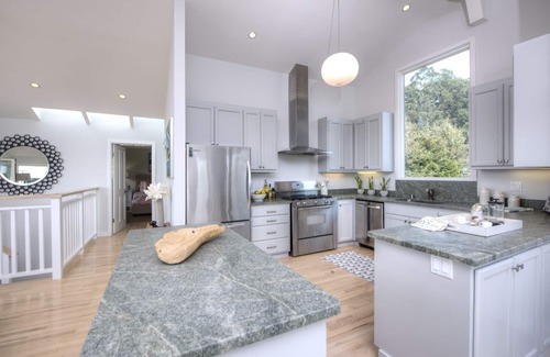 Stinson Beach Casa | Hermoso complejo cerrado a pocos pasos de la playa y a dos cuadras de la ciudad.