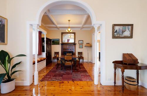 Castlemaine Apartamento | Elegant Goldfields Retreat - Spa Bath & Privacy