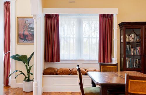 Castlemaine Apartamento | Elegant Goldfields Retreat - Spa Bath & Privacy