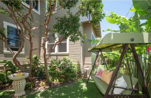 Kaimuki Casa | Elegant Hibiscus Manor, Private Saltwater Pool, AC, BBQ, Garage & EV Charger