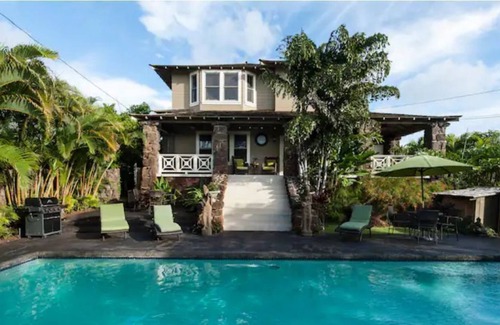 Kaimuki Casa | Elegant Hibiscus Manor, Private Saltwater Pool, AC, BBQ, Garage & EV Charger