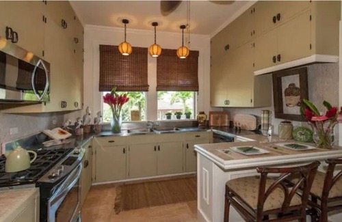 Kaimuki Casa | Elegant Hibiscus Manor, Private Saltwater Pool, AC, BBQ, Garage & EV Charger
