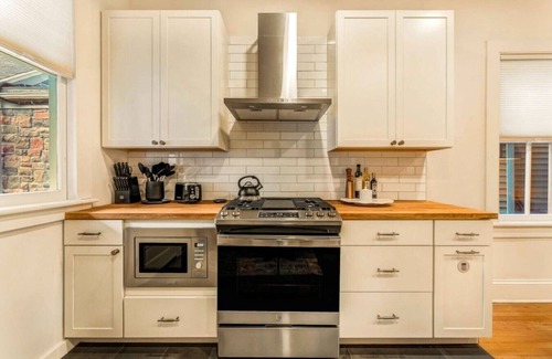 Stroudsburg Apartamento | Elegant Historic Home in Downtown Stroudsburg