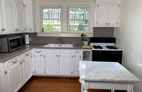 Edenton Cabaña | Elegant Historic Cottage in Downtown Edenton