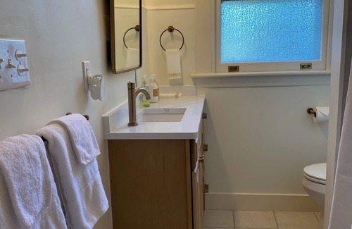Edenton Cabaña | Elegant Historic Cottage in Downtown Edenton