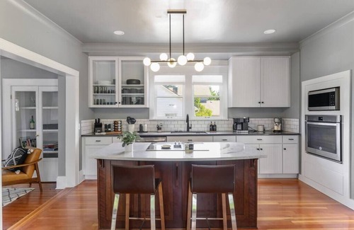 McMinnville Casa | Elegant, historic gem in heart of wine country.