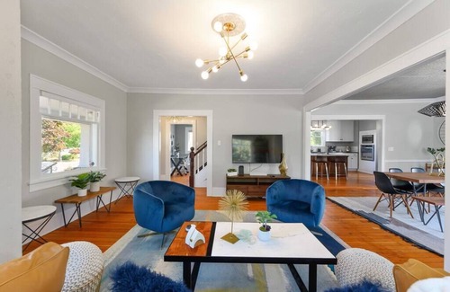 McMinnville Casa | Elegant, historic gem in heart of wine country.