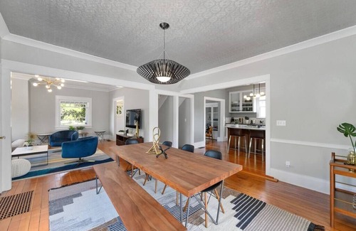 McMinnville Casa | Elegant, historic gem in heart of wine country.