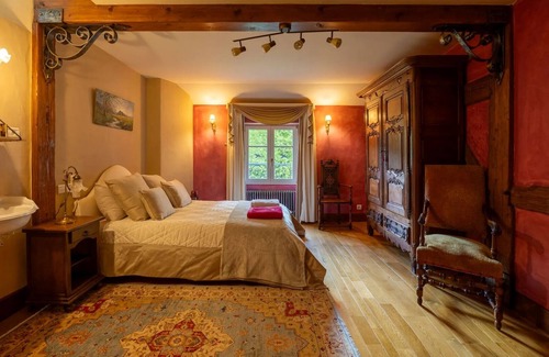 Mesnil Sous Les Cotes Otro | Elegant Historical Farmhouse in France