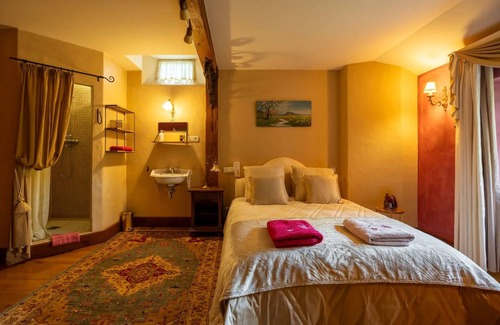 Mesnil Sous Les Cotes Otro | Elegant Historical Farmhouse in France