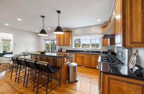 Chester Apartamento | Elegant Home 7BRs, Game Room, Luxury Yard, Pool
