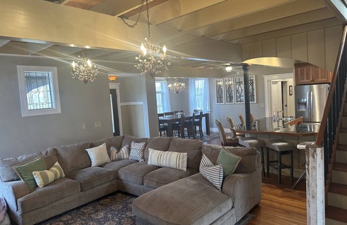 Oakland Casa | Elegant Home Away: Hot Tub, Game Room, Kid Friendly!
