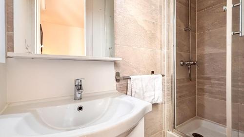 Capucins - Victoire Apartamento | Elegant Home in Bordeaux s Old Town
