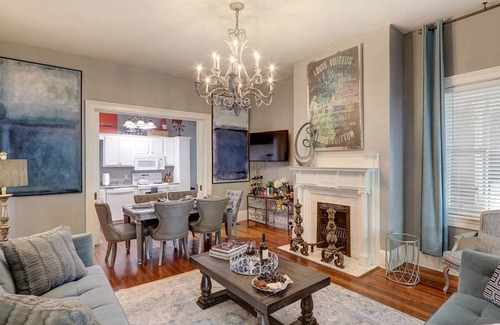 Historic Downtown Savannah Condominio | Elegant Home Near Forsyth | Heated Pool Access