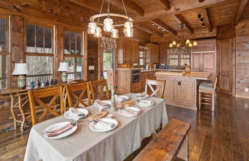 Boone Cabina | Elegant Home with Incredible Views